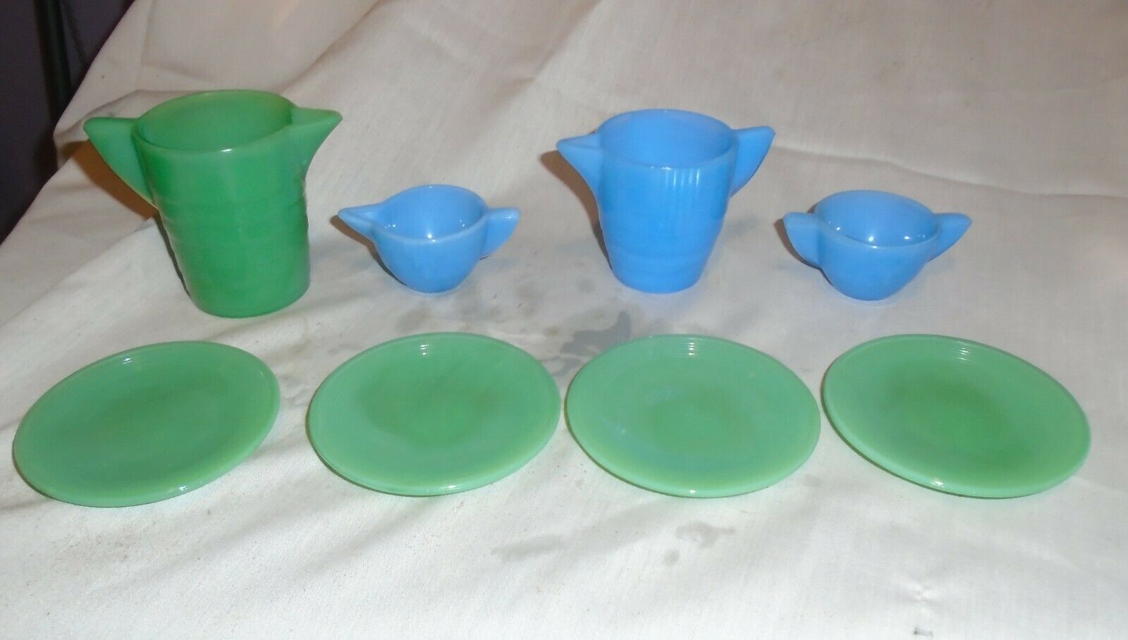 8 Pieces Of Akro Agate Children's Dishes 7 Pc Green  & Blue Pieces